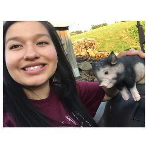 Meet your Posher, Yadira